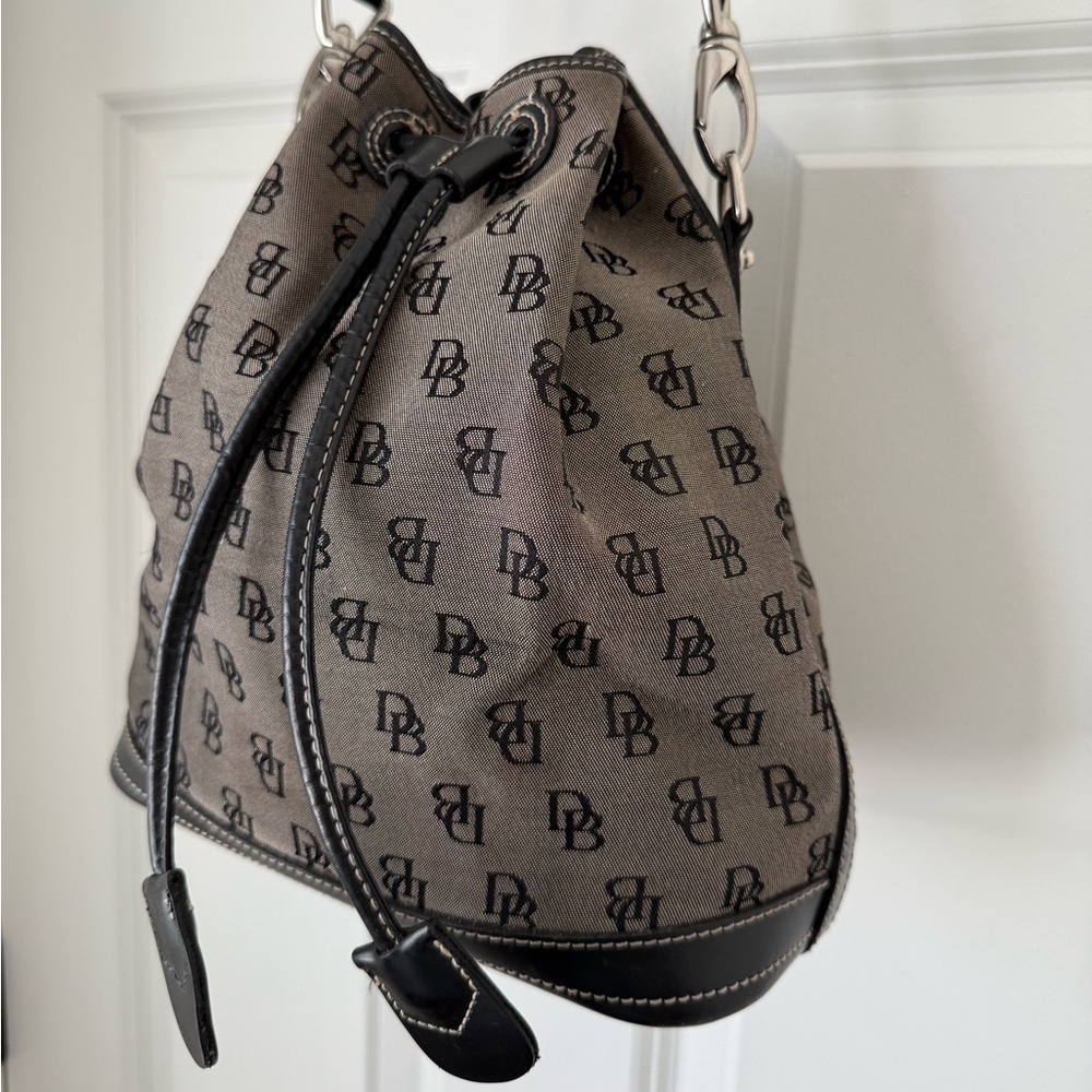 VTG Dooney & Bourke Black Shoulder Bag Drawstring Bucket Signature Monogram Logo